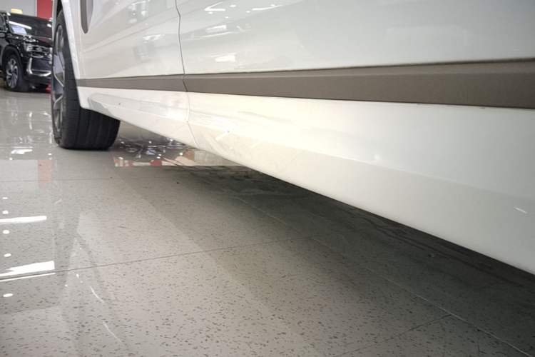 Used Lynk & Co 09 EM-P 2021 2.0T PHEV Ultra Six-Seater Left Side Sill