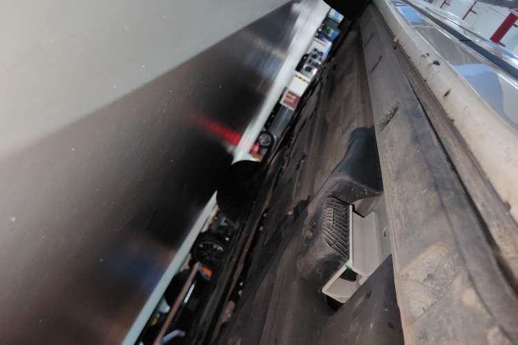Used Lynk & Co 09 EM-P 2021 2.0T PHEV Halo Six-Seater Left Side Sill