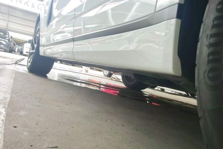 Used Lynk & Co 09 EM-P 2021 2.0T PHEV Halo Six-Seater Left Side Sill