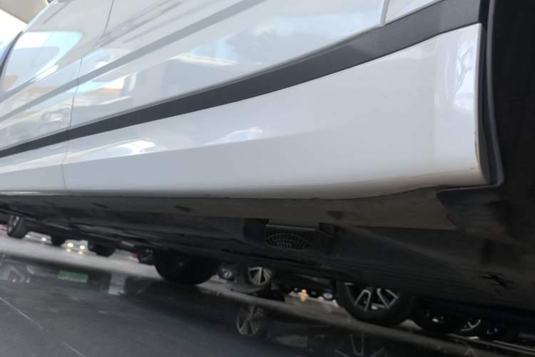 Used Lynk & Co 09 EM-P 2021 2.0T PHEV Halo Seven-Seater Left Side Sill
