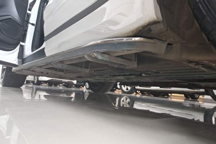 Used Lynk & Co 09 EM-P 2021 2.0T PHEV Halo Six-Seater Left Side Sill