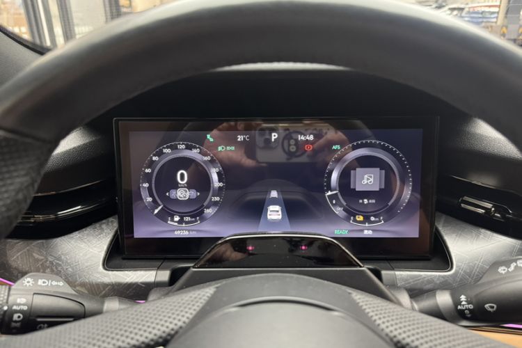Used Lynk & Co 09 EM-P 2021 2.0T PHEV Ultra Six-Seater Odometer Close Up