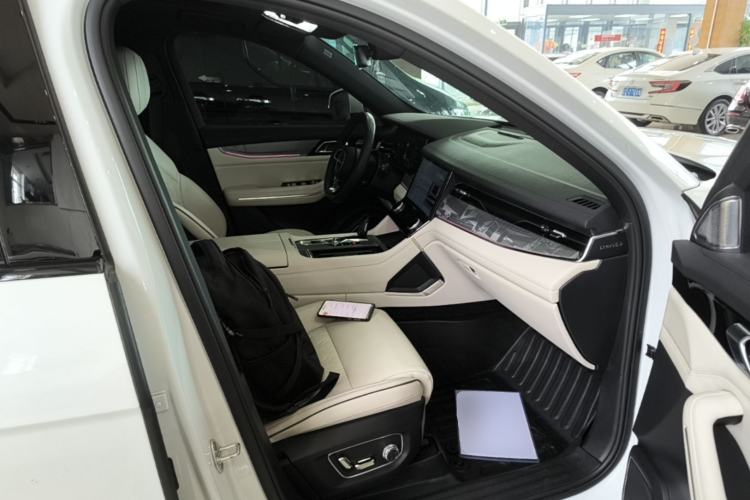 Used Lynk & Co 09 EM-P 2021 2.0T PHEV Ultra Six-Seater Right Front Seat