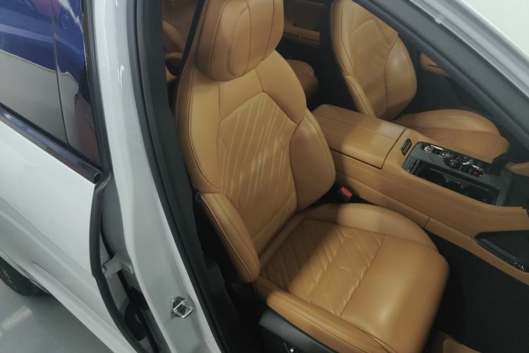 Used Lynk & Co 09 EM-P 2021 2.0T PHEV Halo Six-Seater Right Front Seat