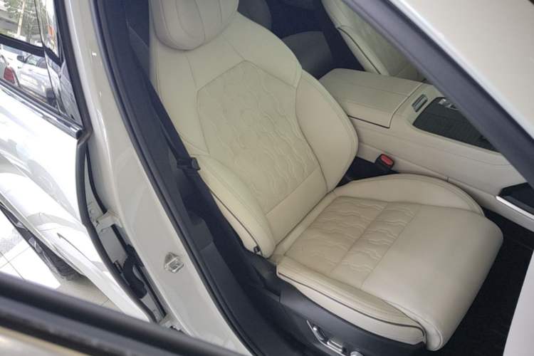 Used Lynk & Co 09 EM-P 2021 2.0T PHEV Ultra Six-Seater Right Front Seat