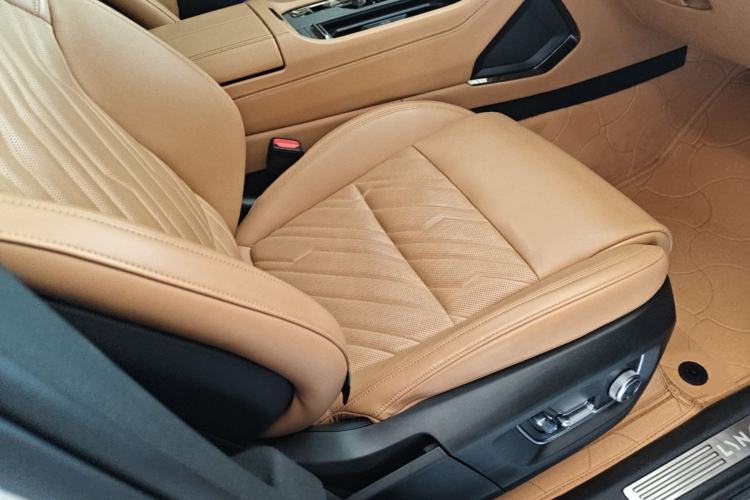 Used Lynk & Co 09 EM-P 2021 2.0T PHEV Ultra Six-Seater Right Front Seat
