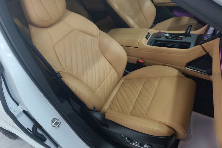Used Lynk & Co 09 EM-P 2021 2.0T PHEV Halo Six-Seater Right Front Seat