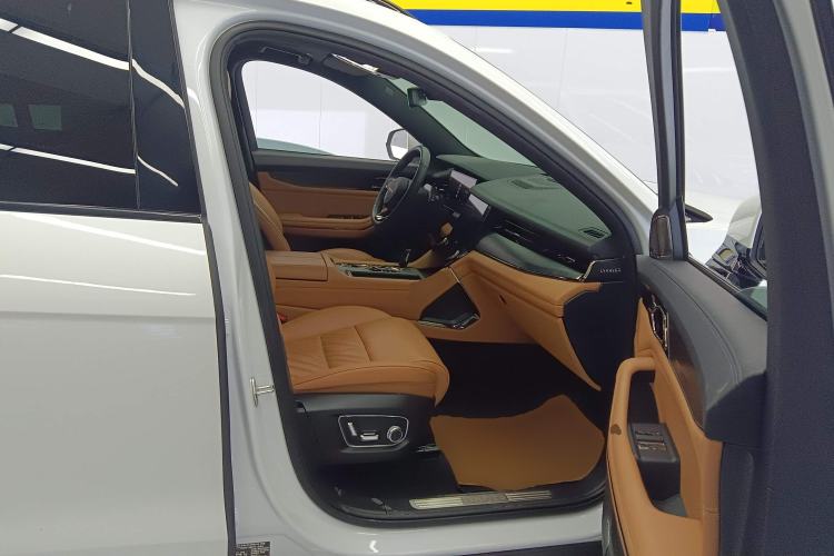 Used Lynk & Co 09 EM-P 2021 2.0T PHEV Halo Six-Seater Right Front Seat