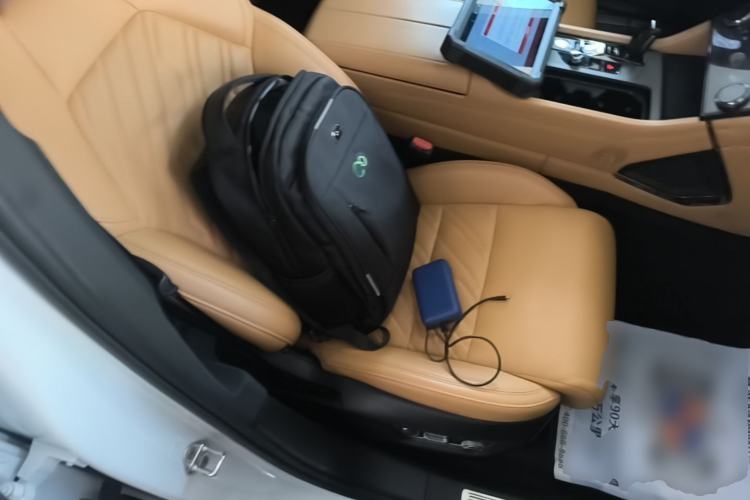 Used Lynk & Co 09 EM-P 2021 2.0T PHEV Halo Seven-Seater Right Front Seat