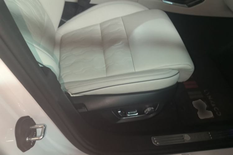 Used Lynk & Co 09 EM-P 2021 2.0T PHEV Ultra Six-Seater Right Front Seat