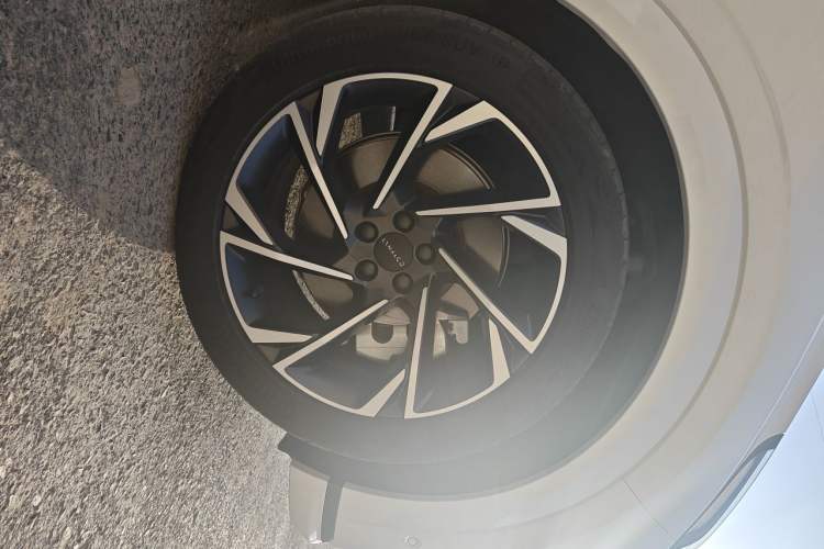 Used Lynk & Co 09 EM-P 2021 2.0T PHEV Halo Six-Seater Right Front Wheel Hub