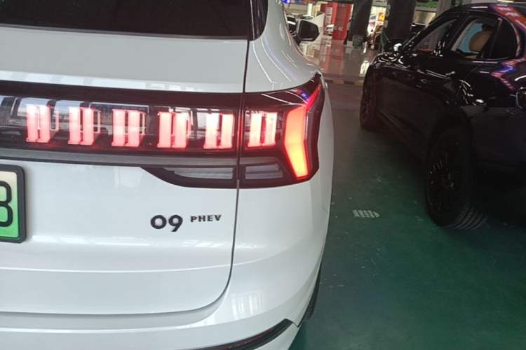 Used Lynk & Co 09 EM-P 2021 2.0T PHEV Halo Six-Seater Right Rear Taillight