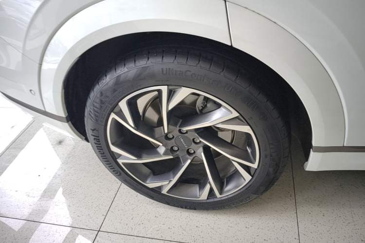 Used Lynk & Co 09 EM-P 2021 2.0T PHEV Ultra Six-Seater Right Rear Wheel Hub