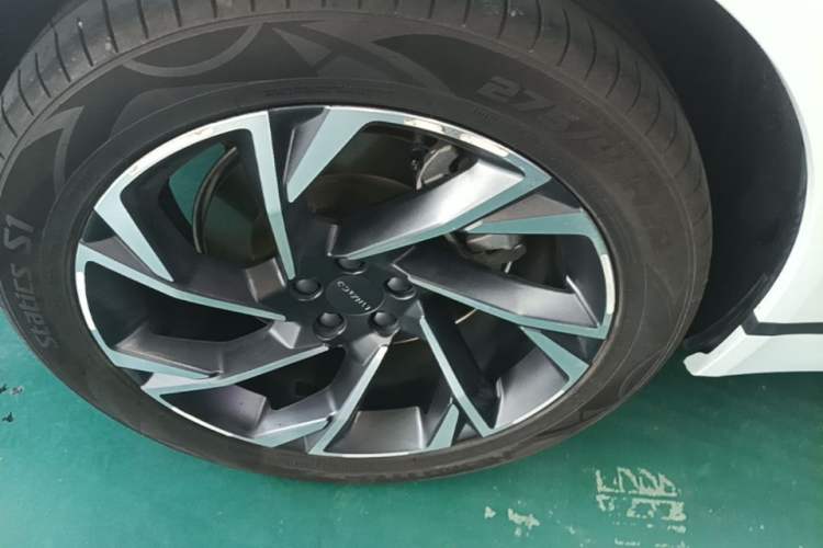 Used Lynk & Co 09 EM-P 2021 2.0T PHEV Halo Six-Seater Right Rear Wheel Hub