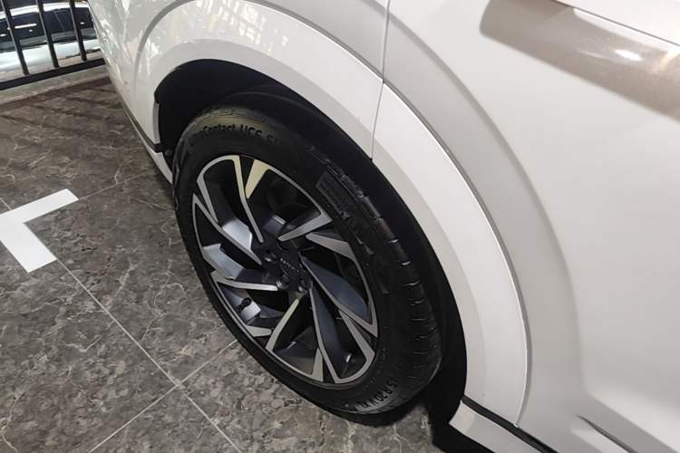 Used Lynk & Co 09 EM-P 2021 2.0T PHEV Halo Six-Seater Right Rear Wheel Hub