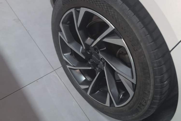 Used Lynk & Co 09 EM-P 2021 2.0T PHEV Ultra Six-Seater Right Rear Wheel Hub