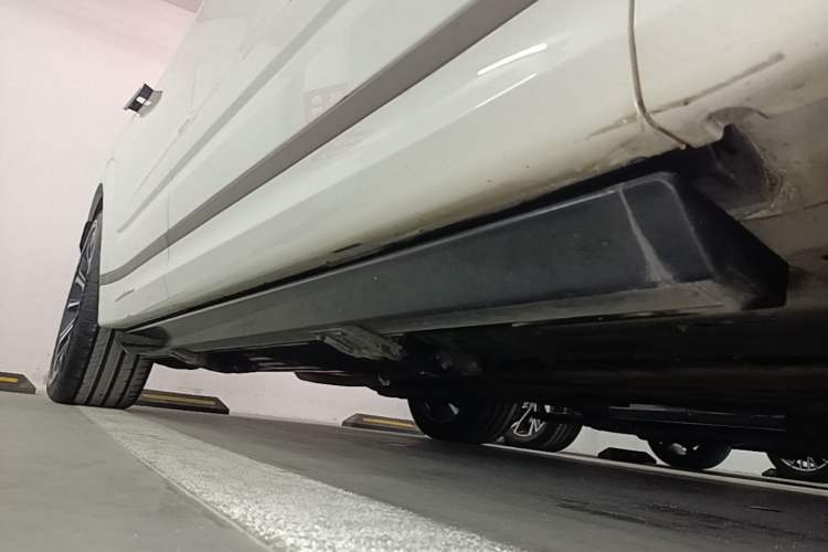 Used Lynk & Co 09 EM-P 2021 2.0T PHEV Ultra Six-Seater Right Side Sill