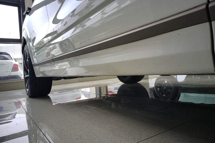 Used Lynk & Co 09 EM-P 2021 2.0T PHEV Ultra Six-Seater Right Side Sill