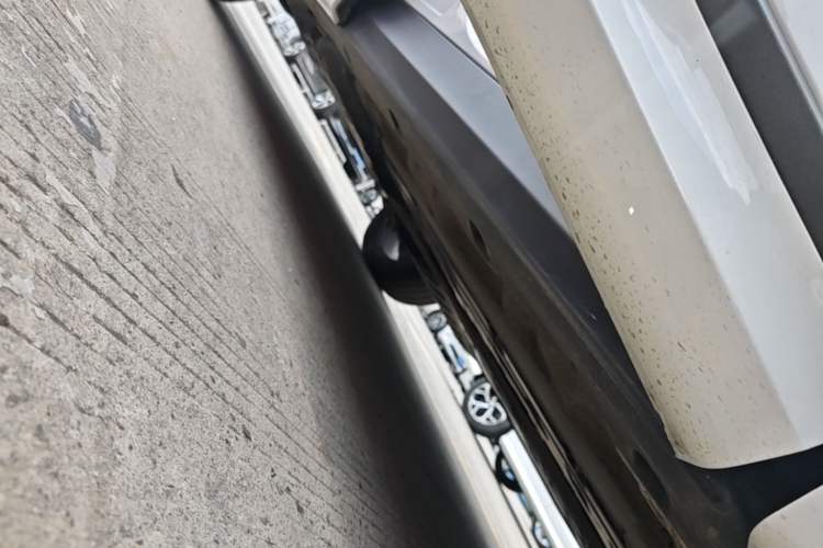 Used Lynk & Co 09 EM-P 2021 2.0T PHEV Halo Six-Seater Right Side Sill