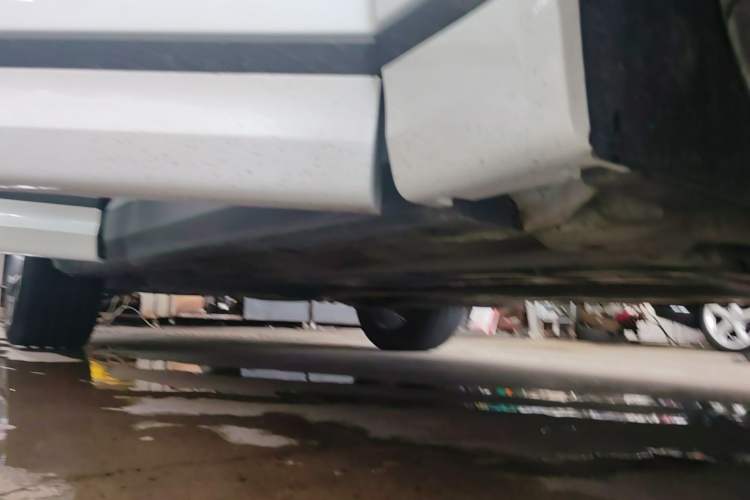 Used Lynk & Co 09 EM-P 2021 2.0T PHEV Halo Six-Seater Right Side Sill