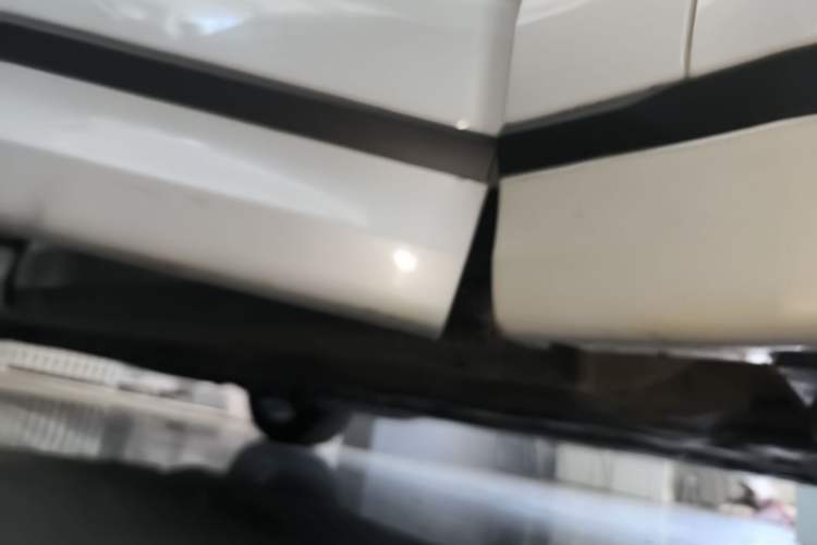 Used Lynk & Co 09 EM-P 2021 2.0T PHEV Halo Seven-Seater Right Side Sill