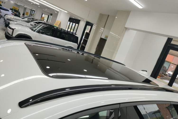 Used Lynk & Co 09 EM-P 2021 2.0T PHEV Halo Six-Seater Roof