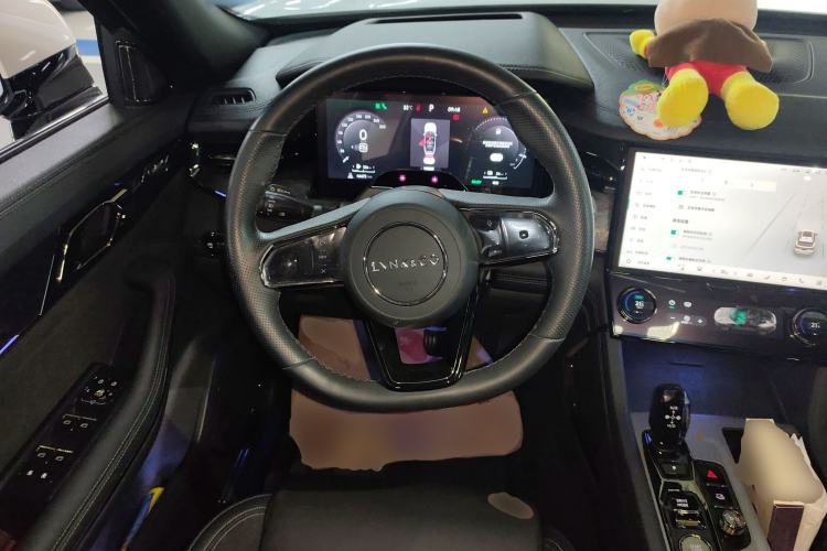 Used Lynk & Co 09 EM-P 2021 2.0T PHEV Halo Six-Seater Steering Wheel