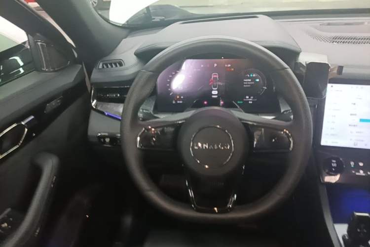Used Lynk & Co 09 EM-P 2021 2.0T PHEV Halo Six-Seater Steering Wheel