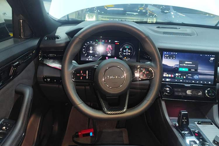 Used Lynk & Co 09 EM-P 2021 2.0T PHEV Halo Six-Seater Steering Wheel