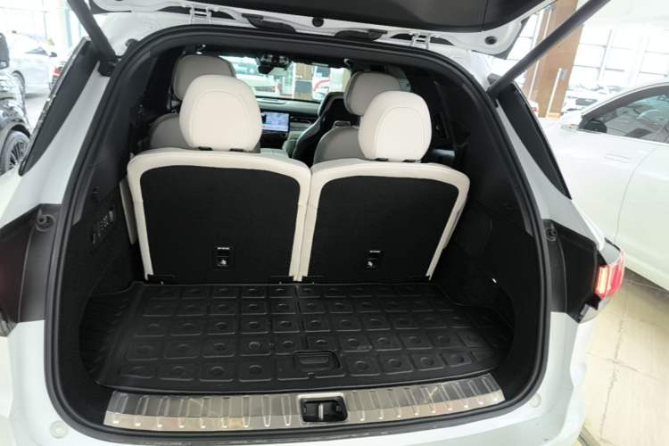 Used Lynk & Co 09 EM-P 2021 2.0T PHEV Ultra Six-Seater Trunk