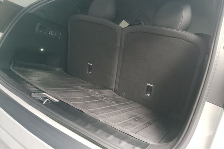 Used Lynk & Co 09 EM-P 2021 2.0T PHEV Halo Six-Seater Trunk