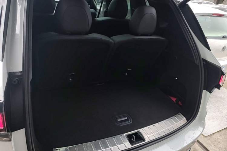 Used Lynk & Co 09 EM-P 2021 2.0T PHEV Halo Seven-Seater Trunk