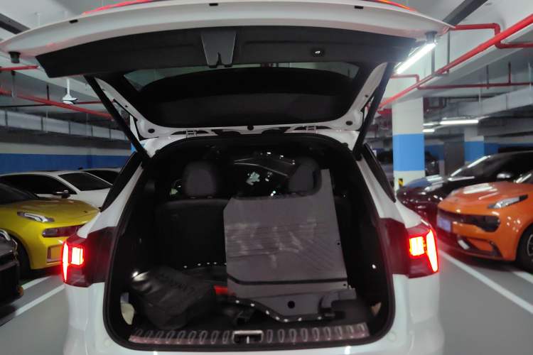 Used Lynk & Co 09 EM-P 2021 2.0T PHEV Halo Six-Seater Trunk