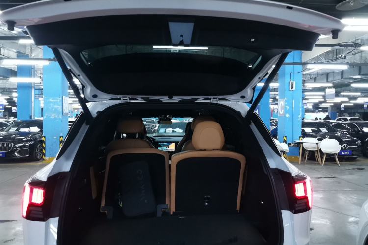 Used Lynk & Co 09 EM-P 2021 2.0T PHEV Halo Six-Seater Trunk