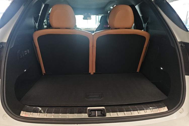 Used Lynk & Co 09 EM-P 2021 2.0T PHEV Ultra Six-Seater Trunk