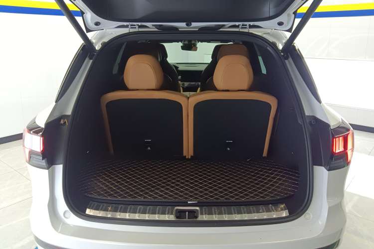 Used Lynk & Co 09 EM-P 2021 2.0T PHEV Halo Six-Seater Trunk