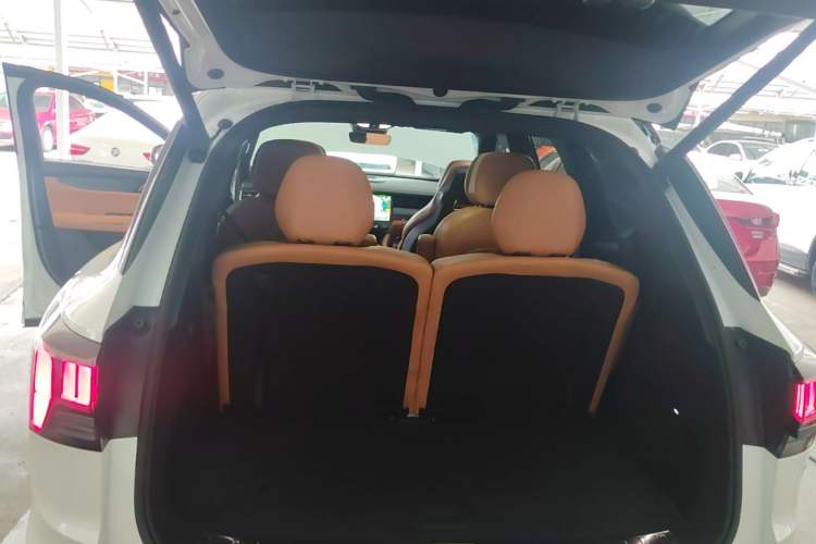 Used Lynk & Co 09 EM-P 2021 2.0T PHEV Halo Six-Seater Trunk