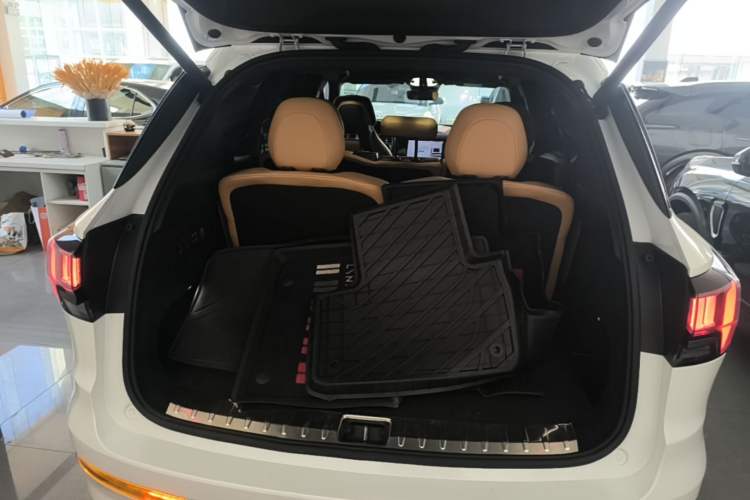 Used Lynk & Co 09 EM-P 2021 2.0T PHEV Halo Seven-Seater Trunk