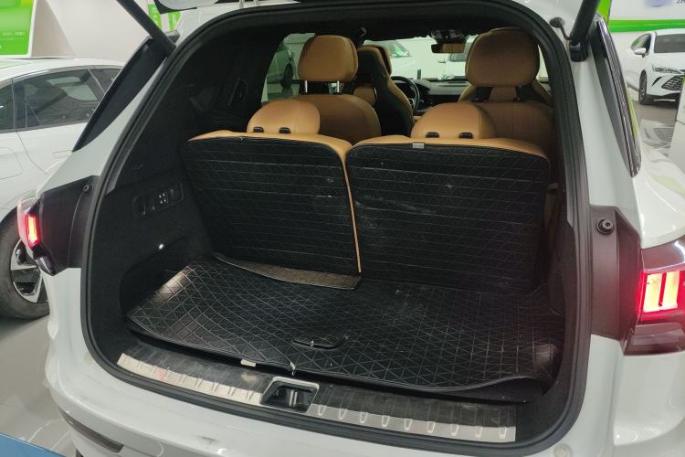 Used Lynk & Co 09 EM-P 2021 2.0T PHEV Halo Six-Seater Trunk