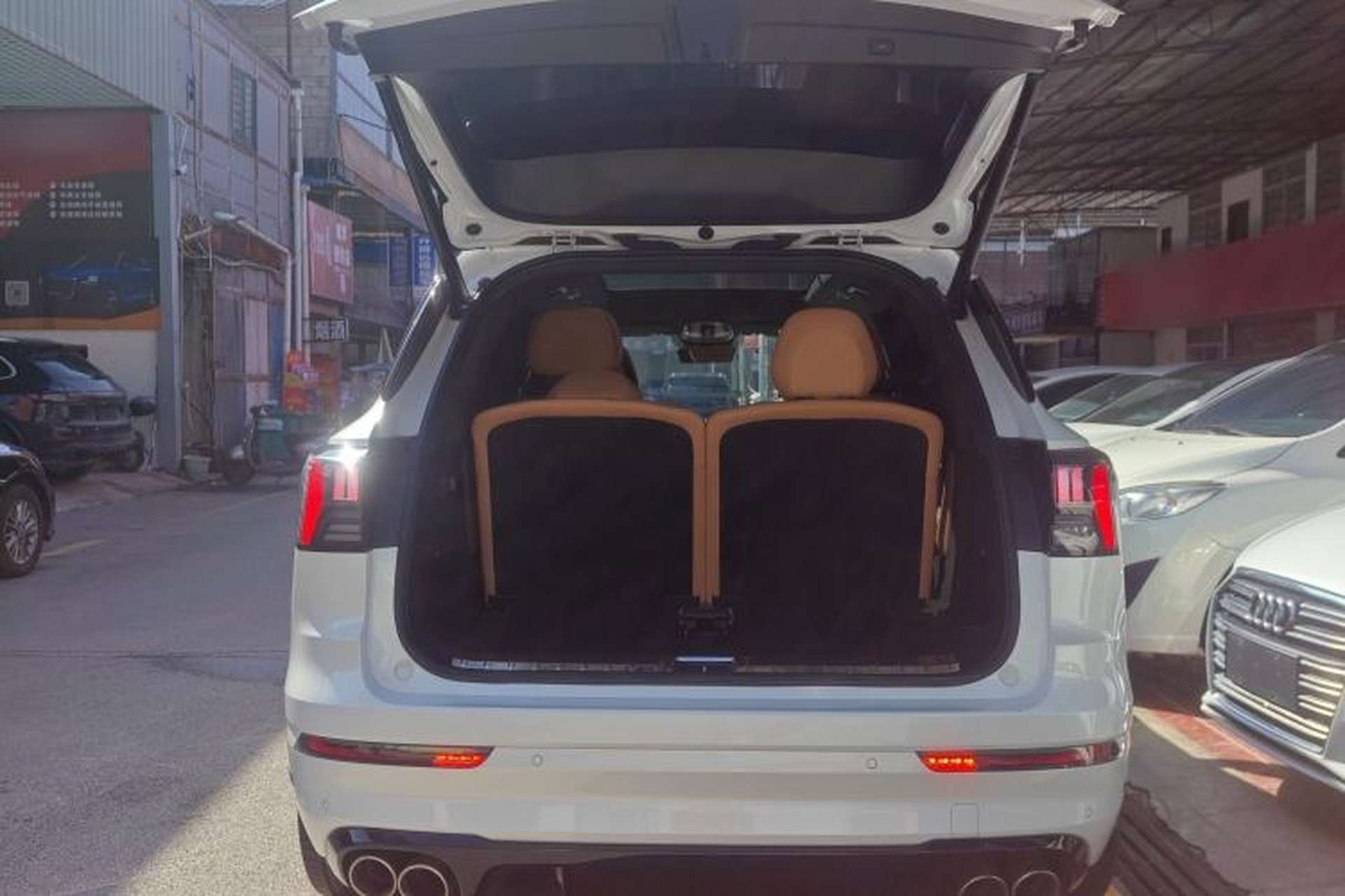 Used Lynk & Co 09 EM-P 2021 2.0T PHEV Halo Six-Seater Trunk