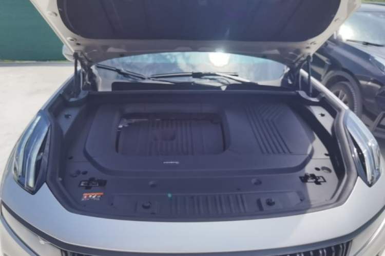 Used Lynk & Co 09 EM-P 2021 2.0T PHEV Halo Six-Seater Engine Bay