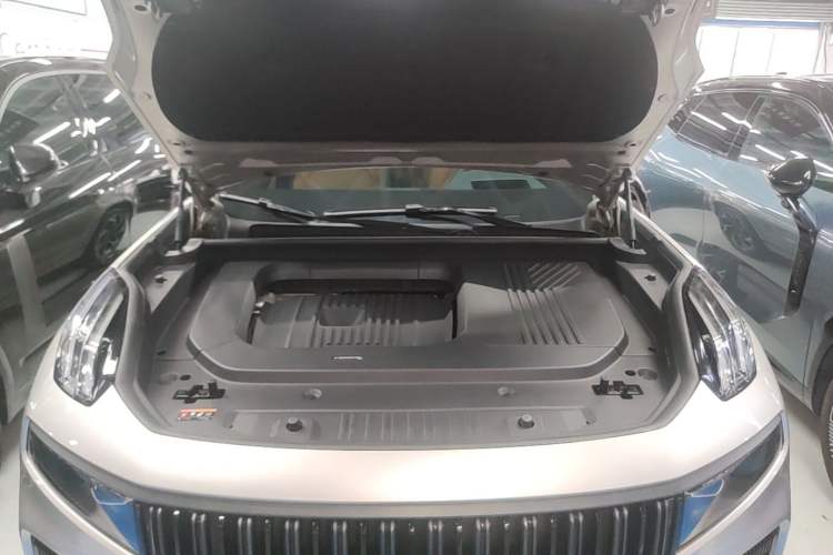 Used Lynk & Co 09 EM-P 2021 2.0T PHEV Halo Six-Seater Engine Bay