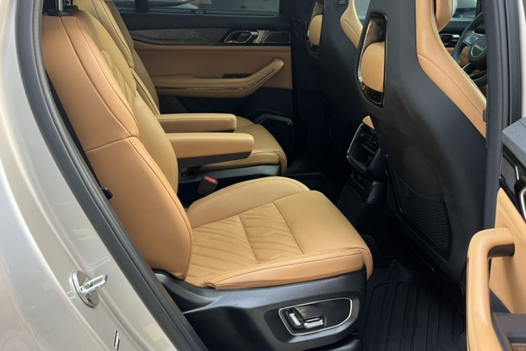 Used Lynk & Co 09 EM-P 2021 2.0T PHEV Halo Six-Seater Interior 2