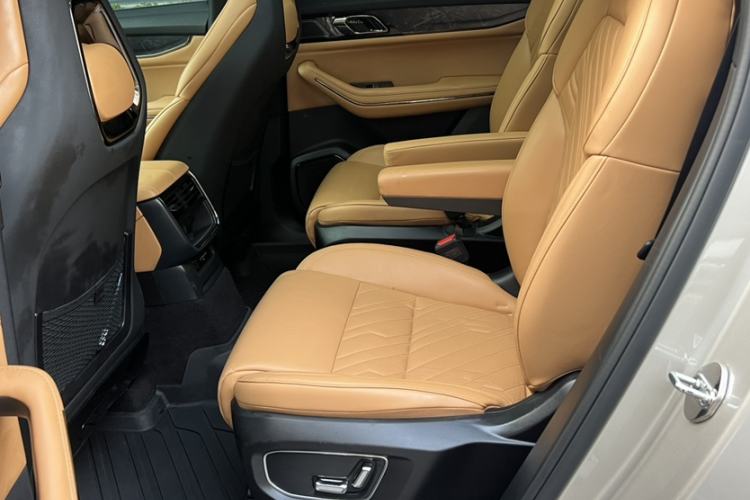 Used Lynk & Co 09 EM-P 2021 2.0T PHEV Halo Six-Seater Interior 6