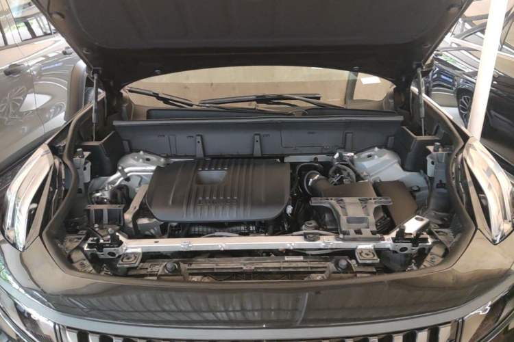 Used Lynk & Co 09 EM-P 2023 2.0TD EM-P Long-Range Version PM 7-Seater Engine Bay