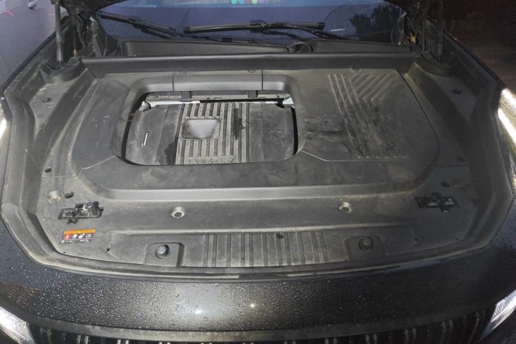Used Lynk & Co 09 EM-P 2023 2.0TD EM-P Long-Range Version PM 7-Seater Engine Bay