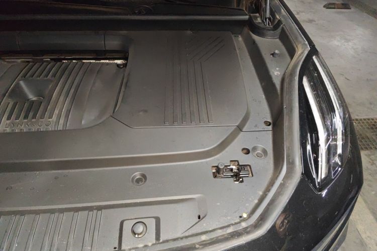 Used Lynk & Co 09 EM-P 2023 2.0TD EM-P Long-Range Version PM 7-Seater Engine Bay Left