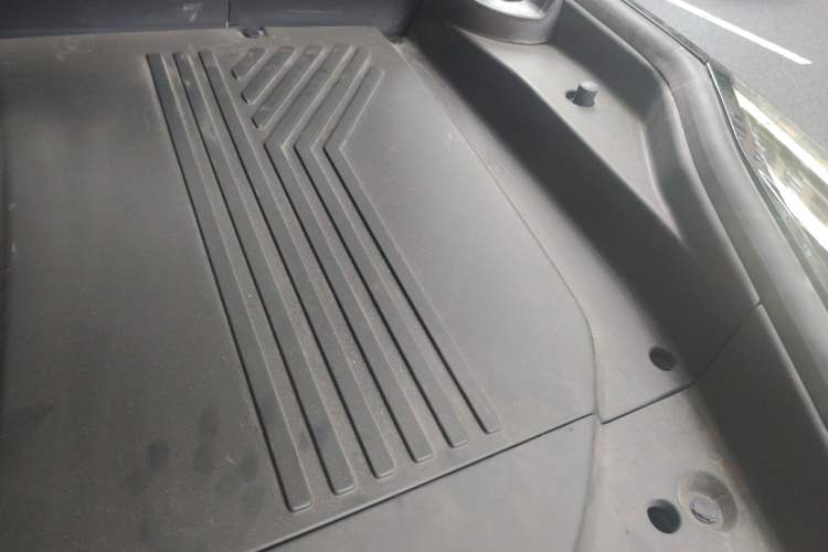 Used Lynk & Co 09 EM-P 2023 2.0TD EM-P Long-Range Version PM Six-Seater Engine Bay Left