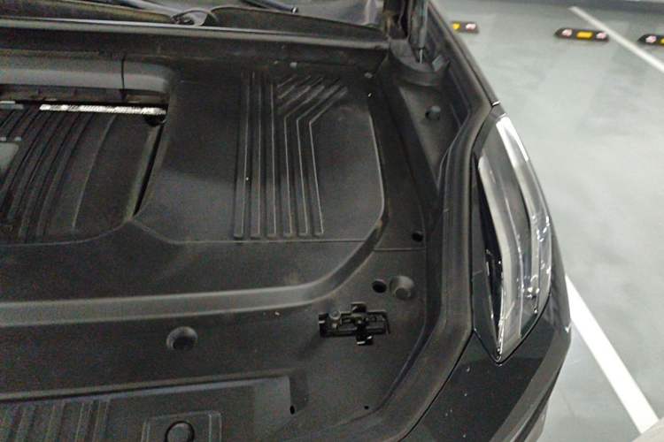 Used Lynk & Co 09 EM-P 2023 2.0TD EM-P Long-Range Version PM Six-Seater Engine Bay Left