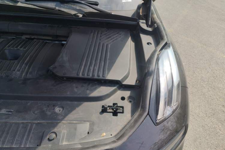 Used Lynk & Co 09 EM-P 2023 2.0TD EM-P Long-Range Version PM 7-Seater Engine Bay Left